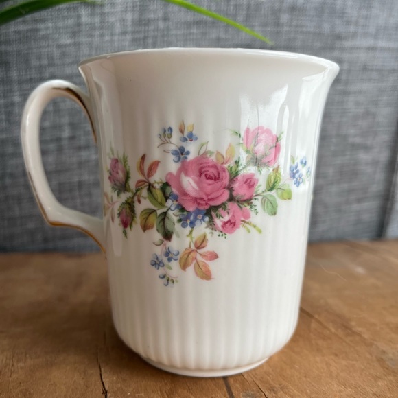 Vintage Royal Albert "Moss Rose" Bone China Mug - Picture 2 of 5
